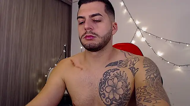 Snapshot of thomas_gun chatting on January 2025 02:36:01 PM thomas gun online show from January 2025 02:36:01 PM