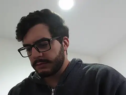 Snapshot of thomas_gun chatting on December 2025 03:06:01 PM thomas gun online show from December 2025 03:06:01 PM