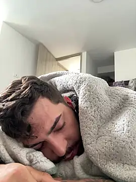 Snapshot of thomas_gun chatting on January 2026 01:48:02 PM thomas gun online show from January 2026 01:48:02 PM