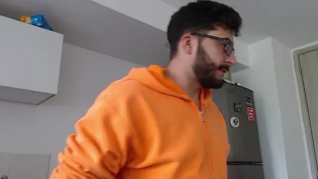 Snapshot of thomas_gun chatting on February 2026 03:28:01 PM thomas gun online show from February 2026 03:28:01 PM