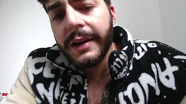 Snapshot of thomas_gun chatting on February 2026 03:49:02 PM thomas gun online show from February 2026 03:49:02 PM