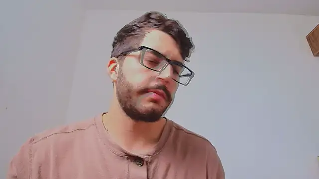 Snapshot of thomas_gun chatting on February 2026 06:17:02 PM thomas gun online show from February 2026 06:17:02 PM