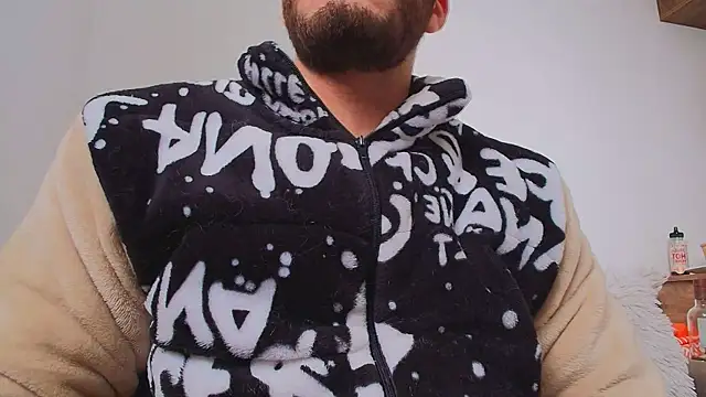 Snapshot of thomas_gun chatting on February 2026 03:10:01 PM thomas gun online show from February 2026 03:10:01 PM