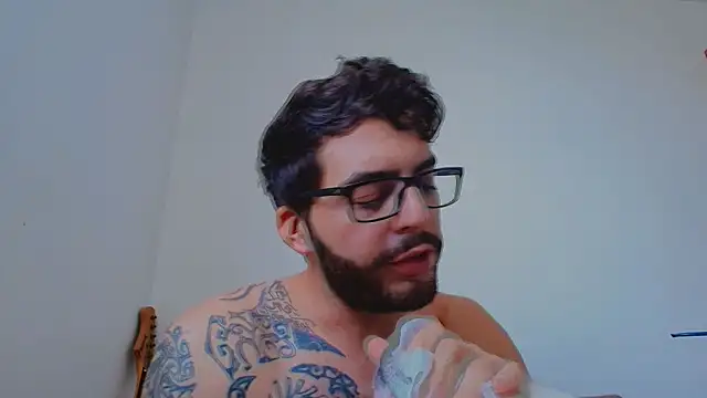 Snapshot of thomas_gun chatting on February 2026 04:30:01 PM thomas gun online show from February 2026 04:30:01 PM