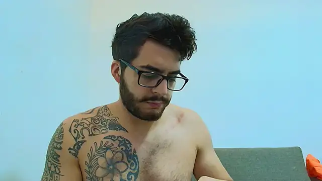 Snapshot of thomas_gun chatting on March 2026 04:36:01 AM thomas gun online show from March 2026 04:36:01 AM