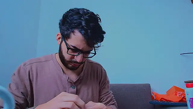 Snapshot of thomas_gun chatting on March 2026 08:04:01 PM thomas gun online show from March 2026 08:04:01 PM