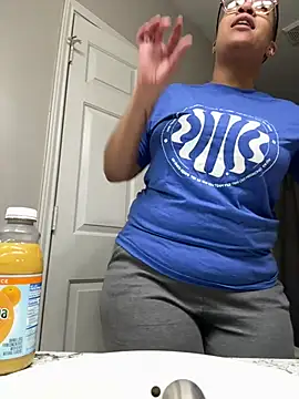 Snapshot of SexyHoneyRedd chatting on December 2024 12:08:01 AM SexyHoneyRedd online show from December 2024 12:08:01 AM