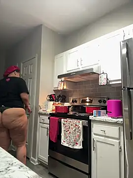 Snapshot of SexyHoneyRedd chatting on January 2025 01:37:01 AM SexyHoneyRedd online show from January 2025 01:37:01 AM