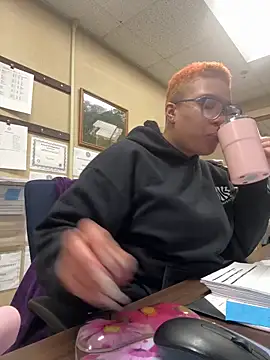 Snapshot of SexyHoneyRedd chatting on January 2025 03:11:01 PM SexyHoneyRedd online show from January 2025 03:11:01 PM