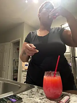 Snapshot of SexyHoneyRedd chatting on January 2025 11:45:02 PM SexyHoneyRedd online show from January 2025 11:45:02 PM