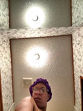 Snapshot of SexyHoneyRedd chatting on November 2025 05:46:01 PM SexyHoneyRedd online show from November 2025 05:46:01 PM