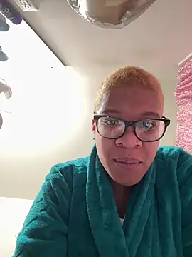 Snapshot of SexyHoneyRedd chatting on February 2026 03:24:01 PM SexyHoneyRedd online show from February 2026 03:24:01 PM