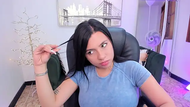 naomii campbell  online show from January 2025 04:03:01 PM