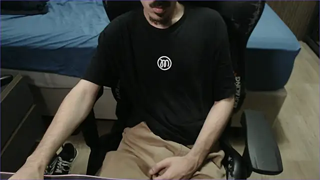 Snapshot of ViniBruv chatting on February 2026 02:45:01 AM ViniBruv online show from February 2026 02:45:01 AM