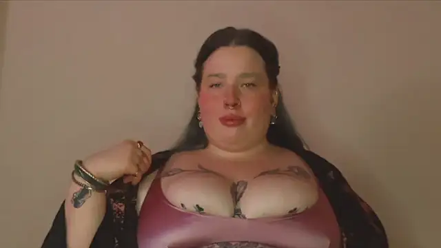 Snapshot of MissBika chatting on December 2025 09:52:01 PM MissBika online show from December 2025 09:52:01 PM