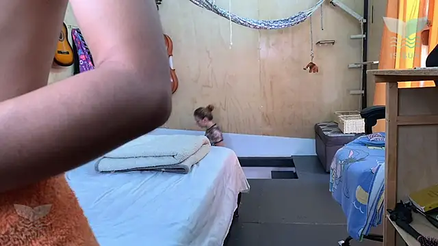 isissun03 online show from April 2026 04:01:01 PM