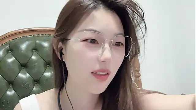 Sweet-Angel999 online show from April 2026 04:33:02 PM