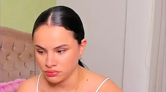 Snapshot of Luciluu20 chatting on February 2025 06:42:02 PM Luciluu20 online show from February 2025 06:42:02 PM