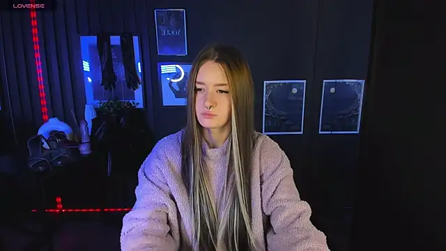 Lily Moonlight online show from December 2024 11:37:02 AM