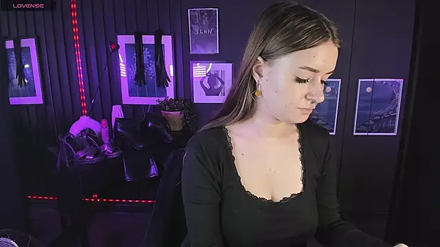 Lily Moonlight online show from January 2025 08:01:01 AM