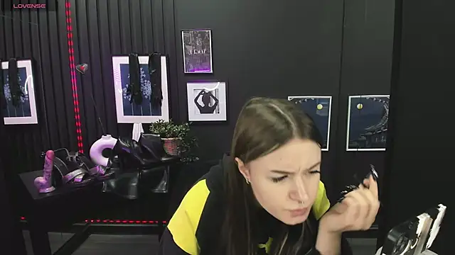 Lily Moonlight online show from February 2025 07:26:01 AM