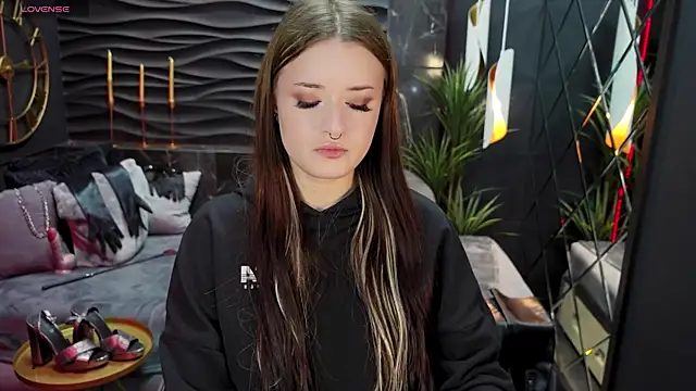 Lily Moonlight online show from February 2025 02:01:01 PM