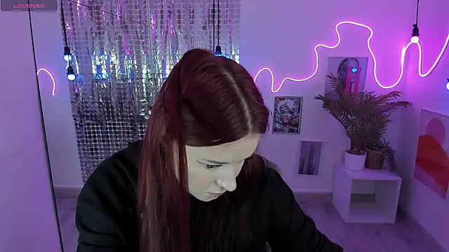 Lily Moonlight online show from September 2025 07:10:02 AM