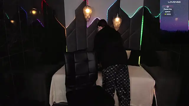 Lily Moonlight online show from December 2025 07:53:02 PM