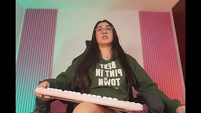 Snapshot of leila_petitee_ chatting on February 2026 11:31:01 AM leila petitee online show from February 2026 11:31:01 AM