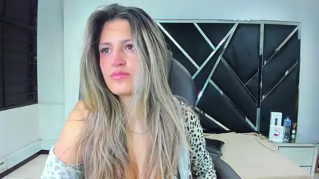 GiaRoussel online show from September 2025 04:01:02 PM