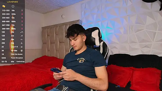 santyago taylor online show from December 2024 10:05:02 PM