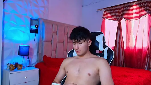 santyago taylor online show from December 2024 06:24:02 PM