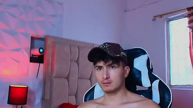 santyago taylor online show from December 2024 06:12:02 PM