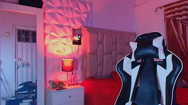 santyago taylor online show from December 2024 01:18:01 AM