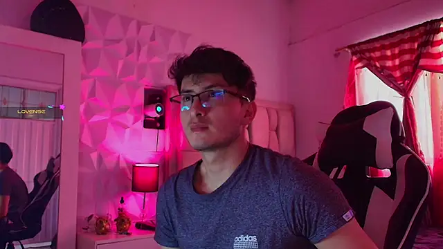 santyago taylor online show from December 2024 06:50:02 PM