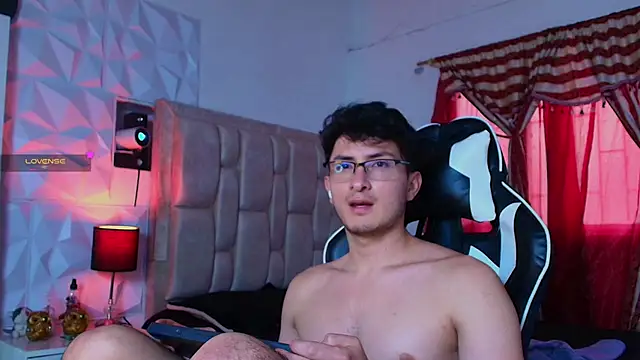 santyago taylor online show from December 2024 09:51:01 PM