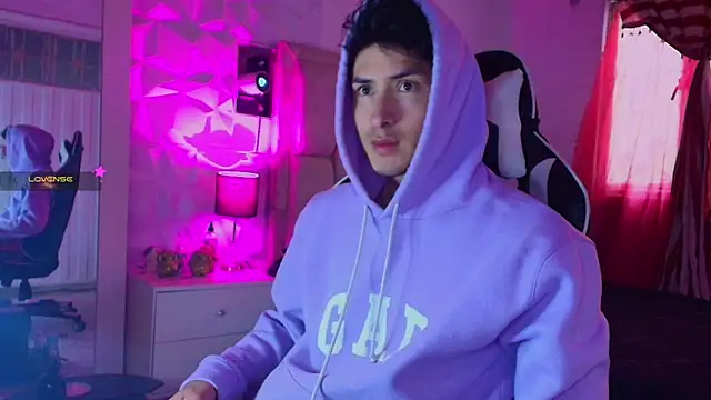 santyago taylor online show from December 2024 09:17:02 PM