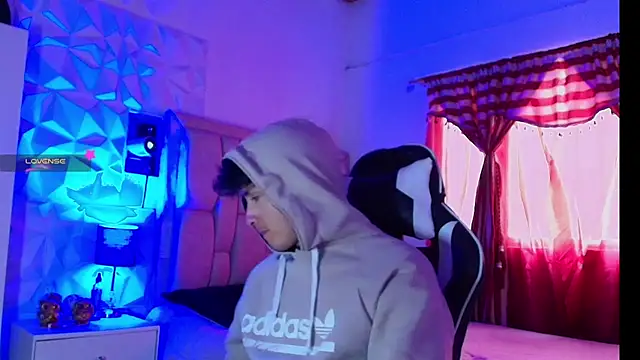 santyago taylor online show from January 2025 09:57:02 PM