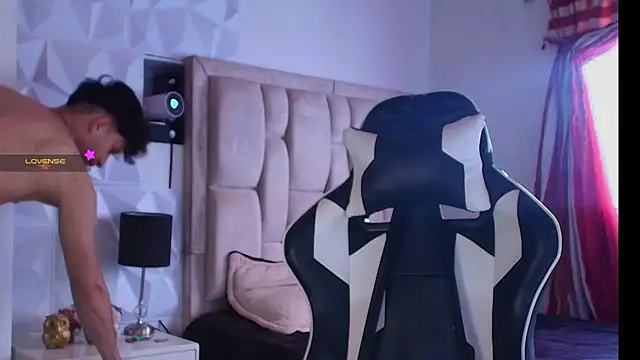 santyago taylor online show from January 2025 02:15:01 PM