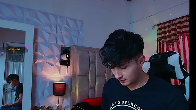 santyago taylor online show from January 2025 08:00:01 PM