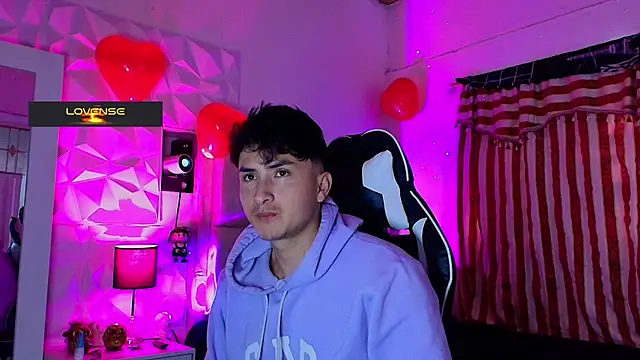 santyago taylor online show from February 2025 07:09:01 PM