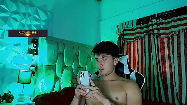 santyago taylor online show from March 2025 10:13:02 PM