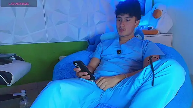 santyago taylor online show from September 2025 06:41:02 PM