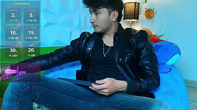 santyago taylor online show from September 2025 07:15:02 PM