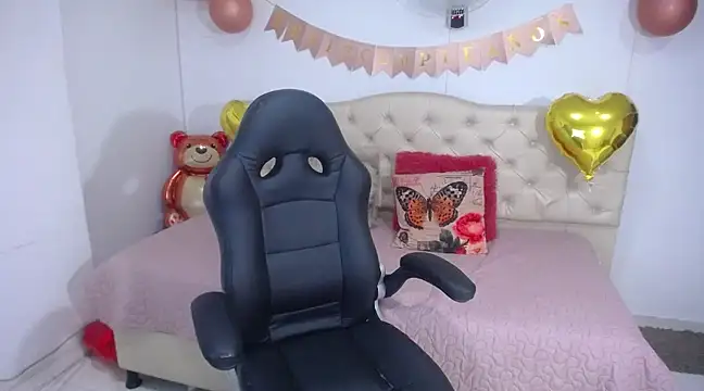 cristal horny19 online show from March 2025 03:06:01 AM