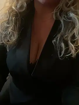 JenniLowen online show from February 2025 04:22:01 PM