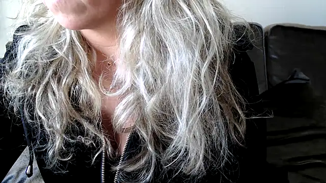 JenniLowen online show from March 2025 03:13:02 PM