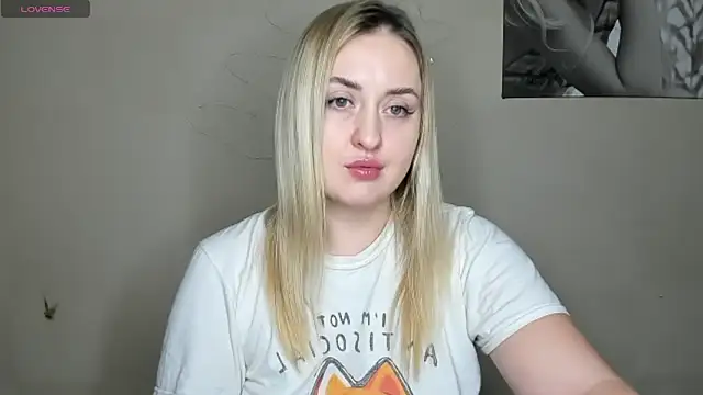 KennaJamess8 online show from December 2024 10:02:02 PM