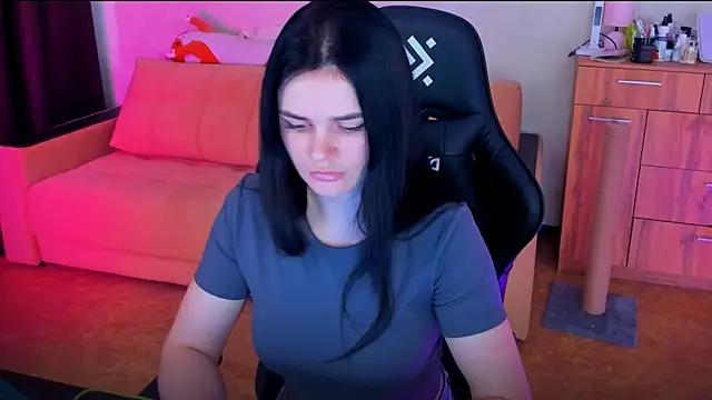 Lora Cain online show from March 2025 01:01:01 PM