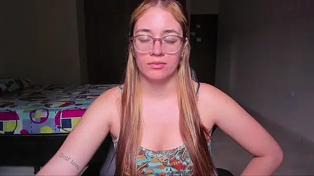 atenas 05  online show from March 2025 07:01:02 PM